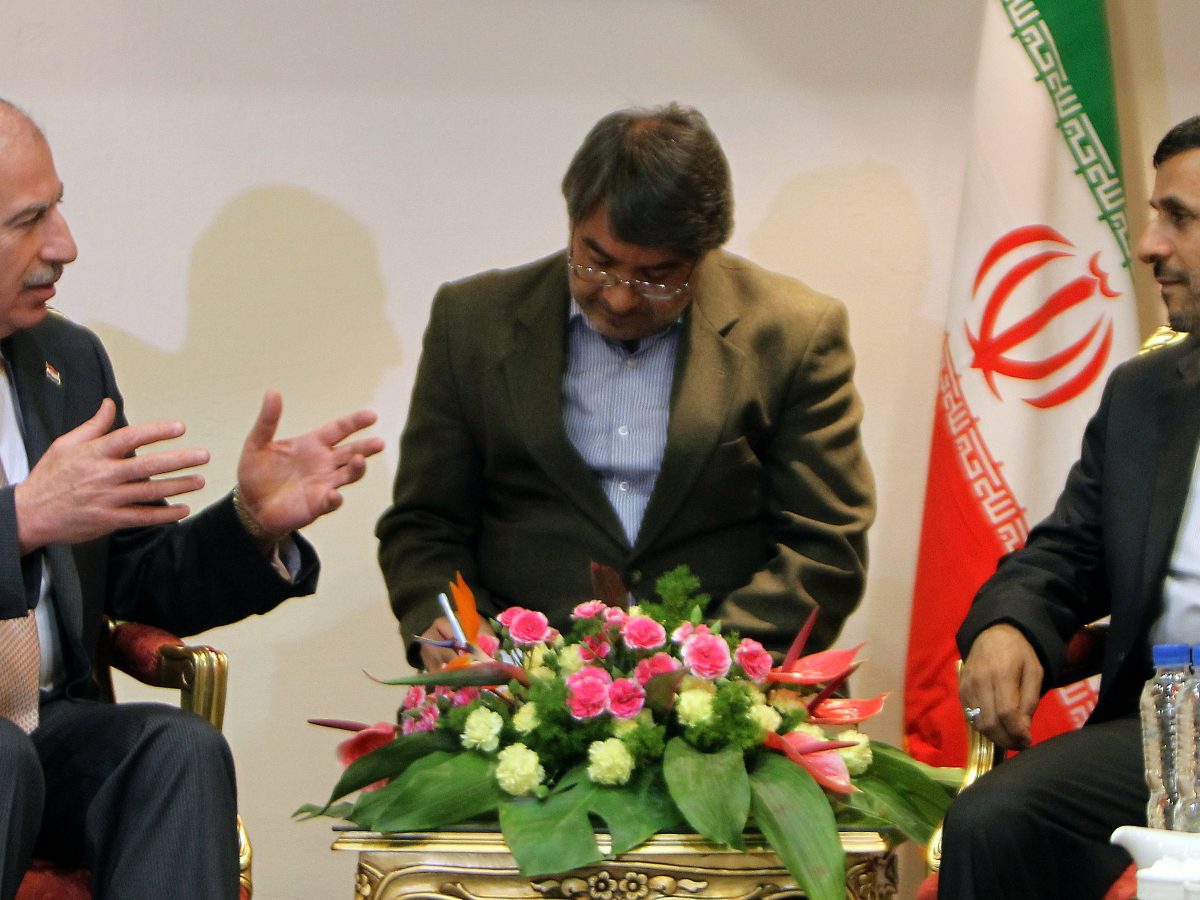 Iran strengthens field development ties with Iraq