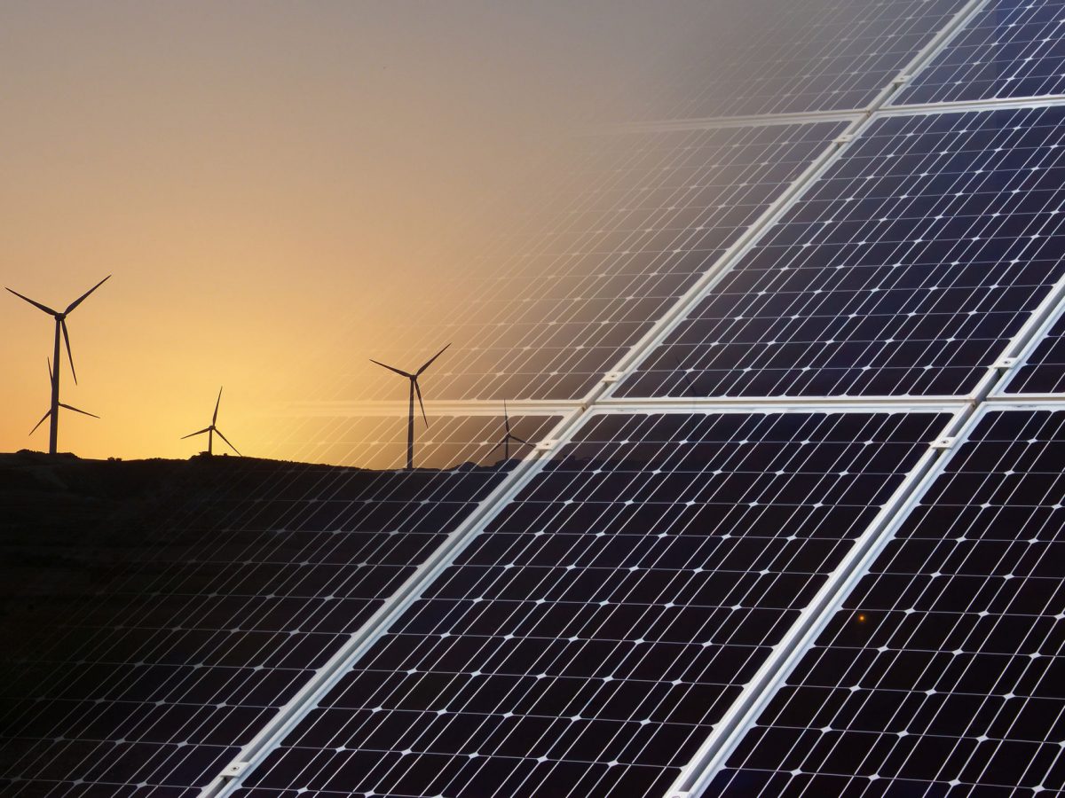 Renewables spending set for new record in 2021, luring service suppliers as oil and gas gap narrows