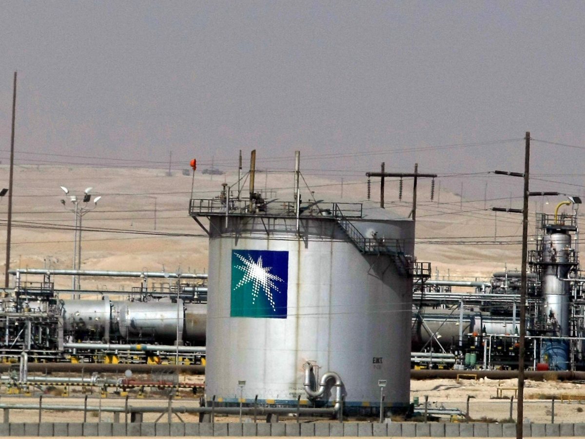 Saudi Aramco cuts price of crude