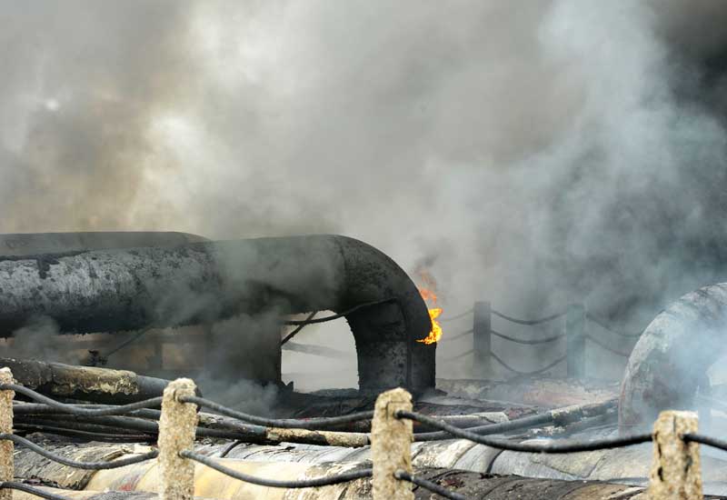 China counts cost of huge oil pipeline fire