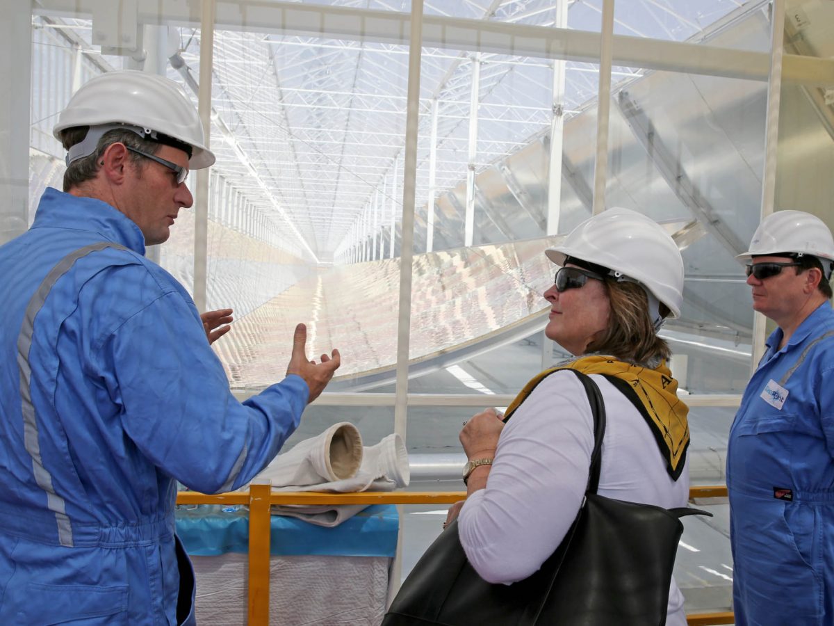 US Embassy pays visit to Oman's GlassPoint project